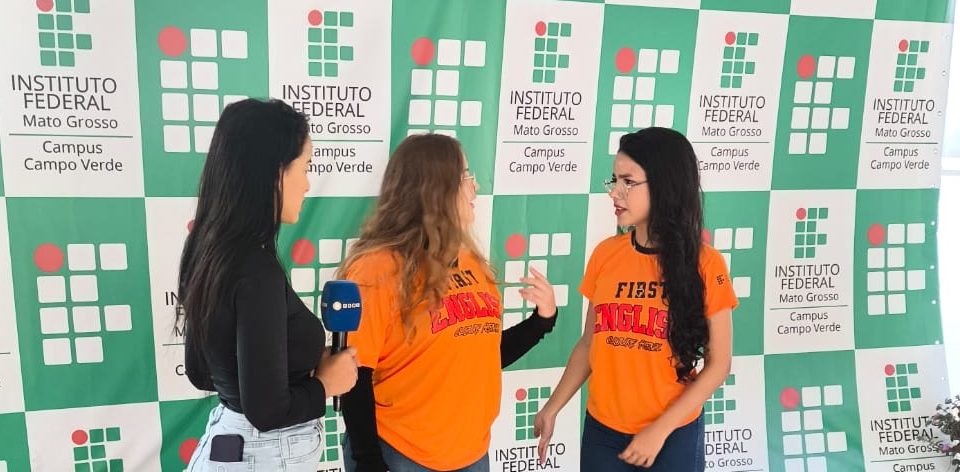 Alunas do IFMT sendo entrevistadas